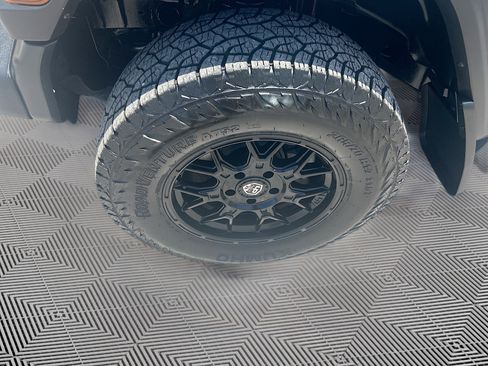 Used 2019 Jeep Wrangler Sport AWD/4WD image 28