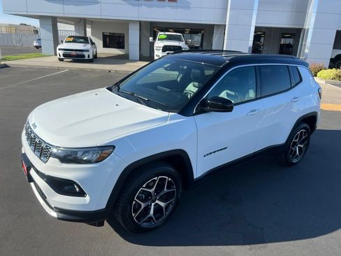 Used 2025 Jeep Compass Limited AWD/4WD image 3