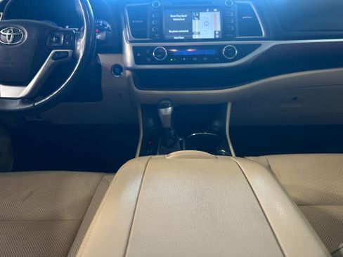 Used 2018 Toyota Highlander Limited Platinum AWD/4WD image 4