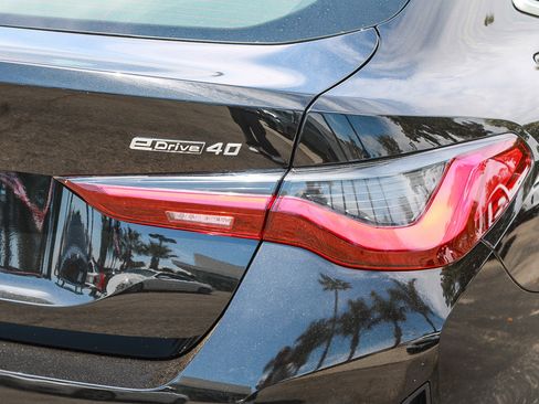 Used 2023 BMW i4 eDrive40 RWD image 7