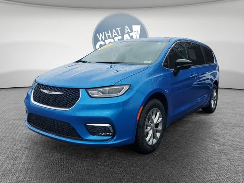 New 2026 Chrysler Pacifica Select AWD/4WD image 8