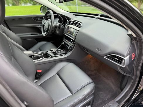 Used 2017 Jaguar XE Premium AWD/4WD image 35