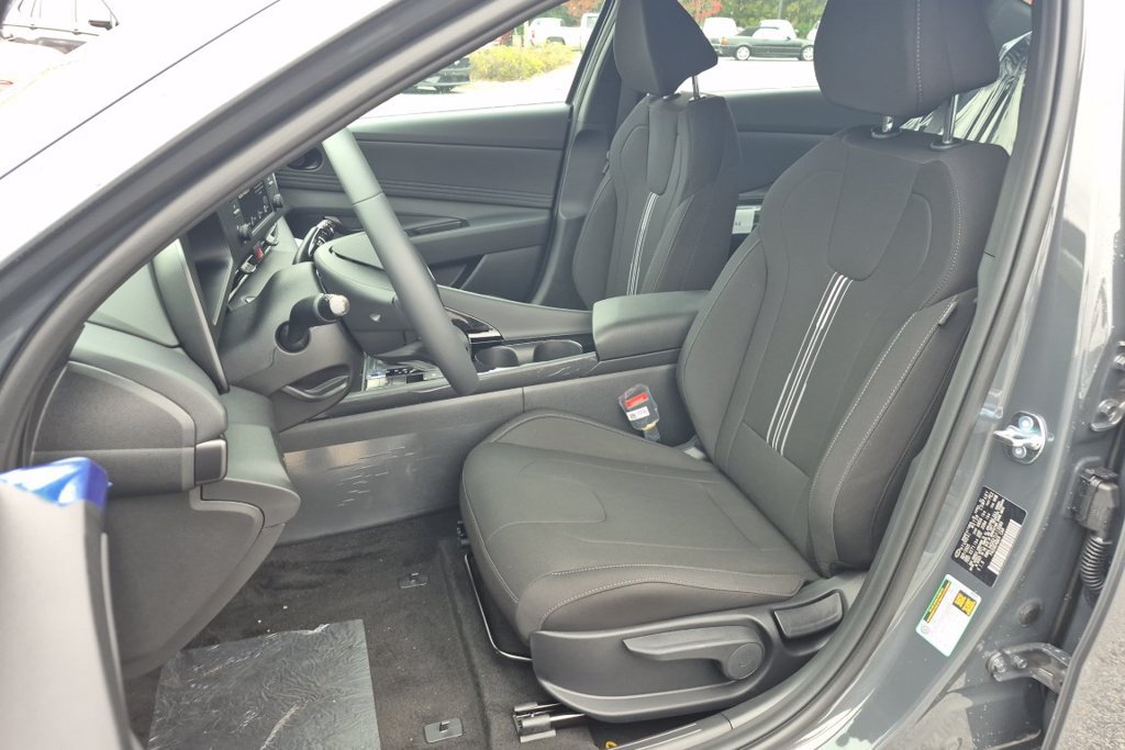 New 2026 Hyundai Elantra SEL Sport FWD image 13