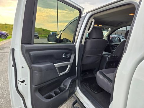 Used 2024 Nissan Titan SV w/ SV Convenience Package AWD/4WD image 23