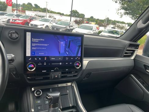 Used 2024 Lexus GX 550 w/ Accessory Package (2T) AWD/4WD image 14
