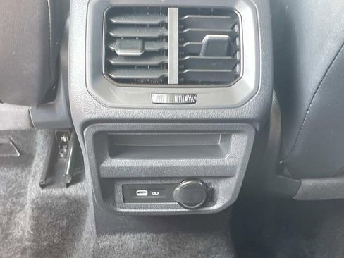 Used 2024 Volkswagen Tiguan SE FWD image 12
