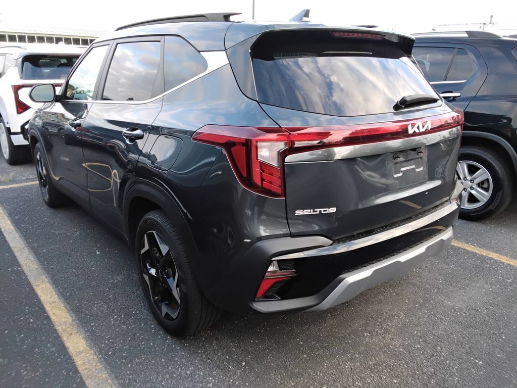 Used 2024 Kia Seltos EX FWD image 5