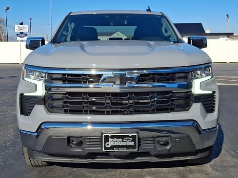 Used 2024 Chevrolet Silverado 1500 LT image 2