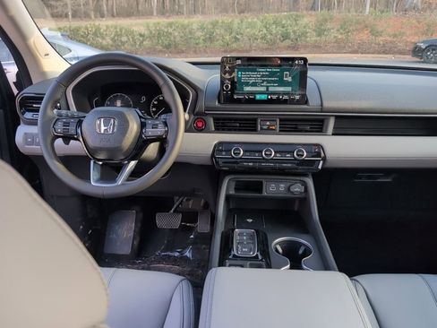 New 2025 Honda Pilot Touring image 16