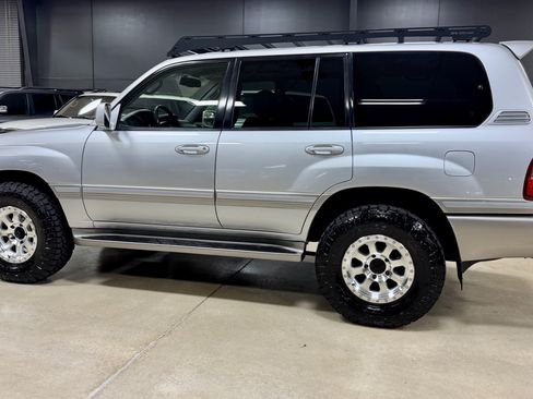 Used 2006 Toyota Land Cruiser AWD/4WD image 12