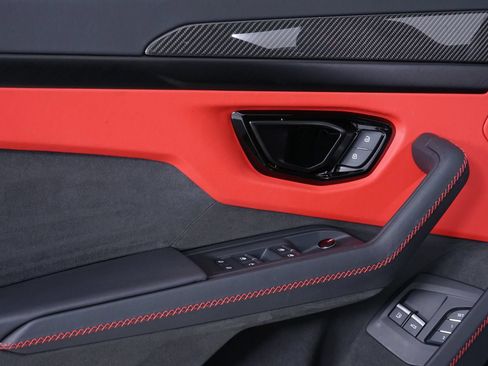 Used 2025 Lamborghini Urus SE AWD/4WD image 25