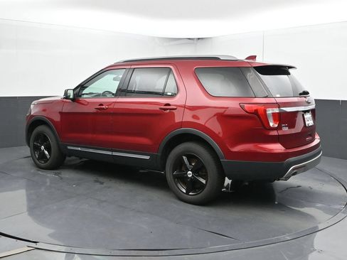 Used 2016 Ford Explorer XLT w/ Equipment Group 202A AWD/4WD image 9