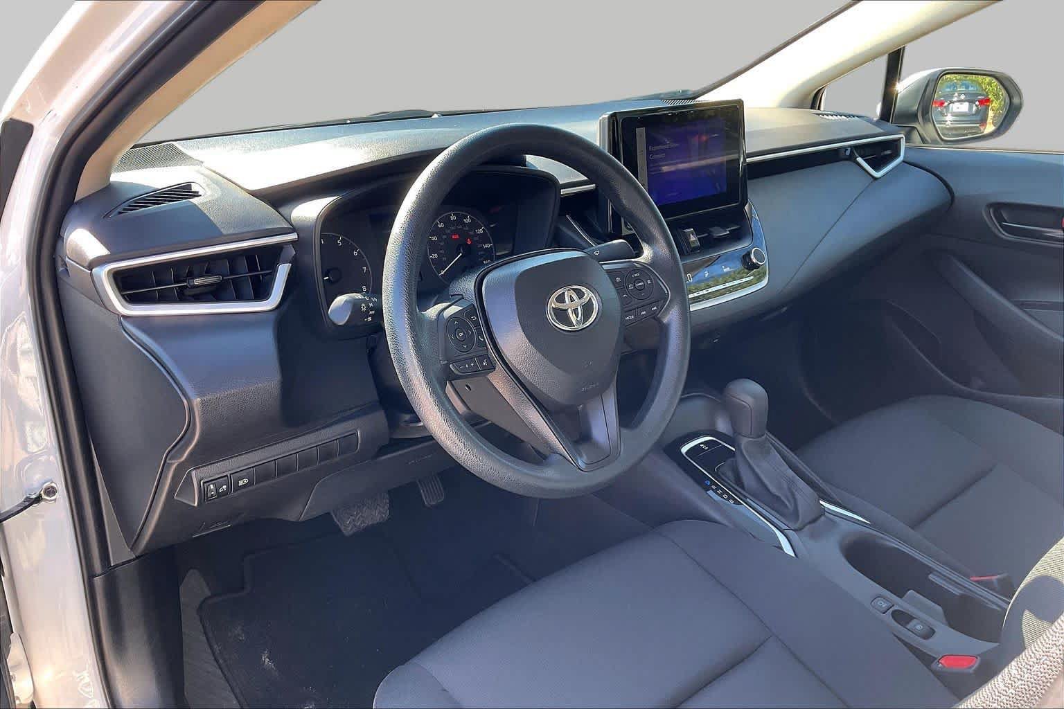 Used 2025 Toyota Corolla LE FWD image 17