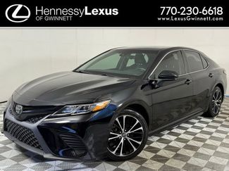 Used 2018 Toyota Camry SE image 1