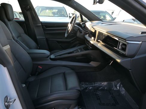 Used 2024 Porsche Macan 4 Electric image 26