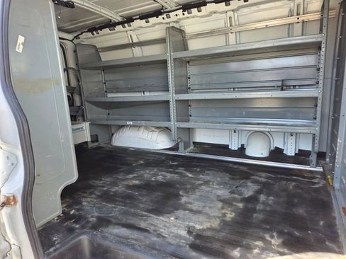 Used 2017 Chevrolet Express 2500 RWD image 17