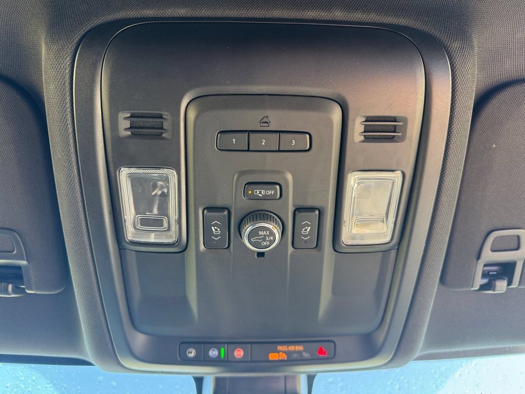 Used 2022 Chevrolet Tahoe Z71 w/ Z71 Off-Road Package AWD/4WD image 24