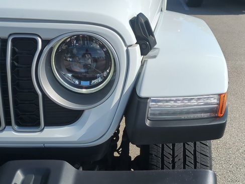 Used 2025 Jeep Wrangler Unlimited Sahara w/ Safety Group AWD/4WD image 11