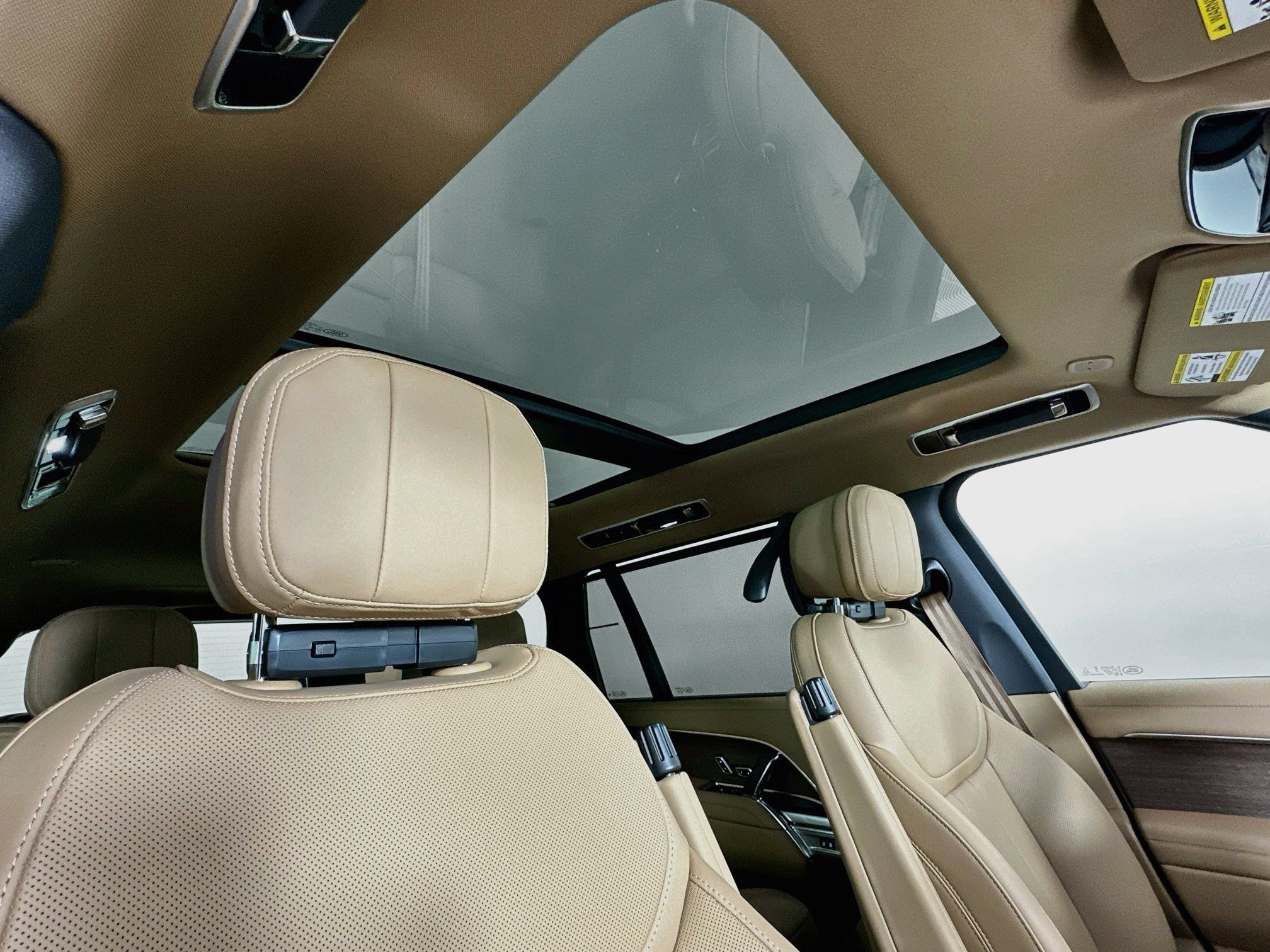 New 2027 Land Rover Range Rover Long Wheelbase SE AWD/4WD image 19