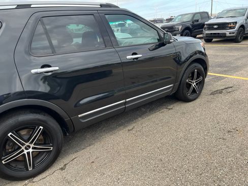 Used 2015 Ford Explorer XLT w/ Equipment Group 202A AWD/4WD image 18