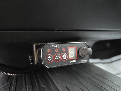 Used 2022 GMC Sierra 2500 SLE w/ SLE Value Package; image 12