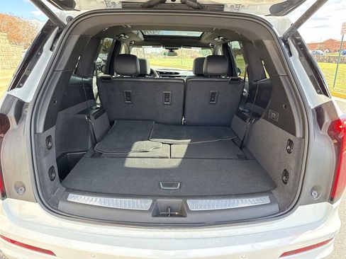 New 2025 Cadillac XT6 Luxury image 12