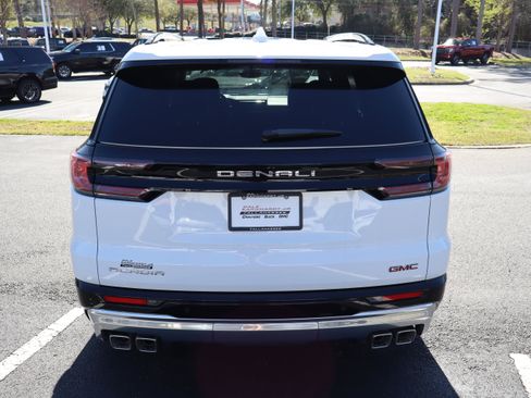 New 2026 GMC Acadia Denali w/ Super Cruise Package image 8