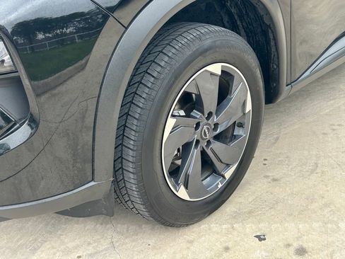 Used 2025 Nissan Rogue SV FWD image 9