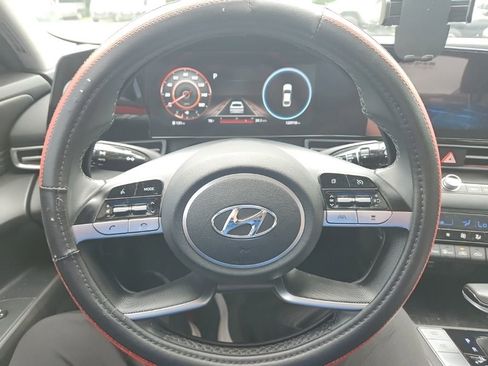 Used 2022 Hyundai Elantra Limited FWD image 17