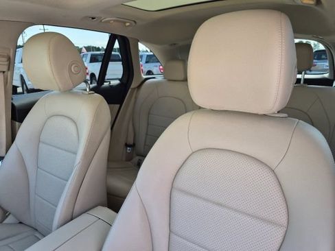 Used 2021 Mercedes-Benz GLC 300 4MATIC image 9