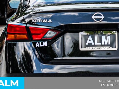 Used 2025 Nissan Altima 2.5 SV FWD image 14