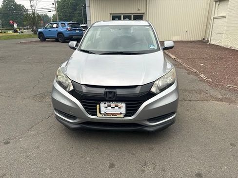 Used 2018 Honda HR-V LX image 2