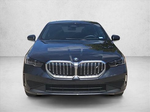 Used 2026 BMW i5 eDrive40 w/ Premium Package AWD/4WD image 2