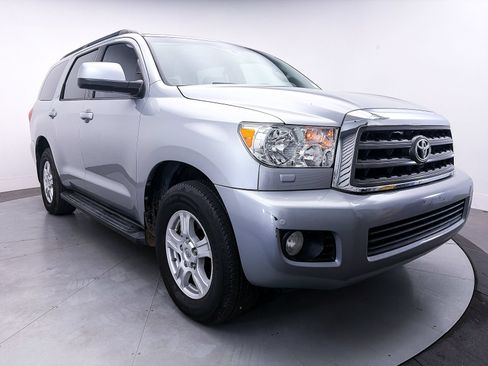 Used 2017 Toyota Sequoia SR5 w/ Premium Package AWD/4WD image 10