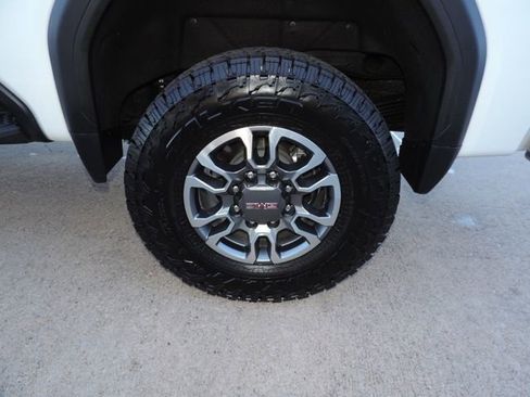 Used 2025 GMC Sierra 2500 SLT w/ SLT Convenience Package image 24