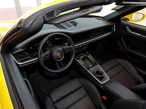 Used 2022 Porsche 911 Carrera RWD image 17