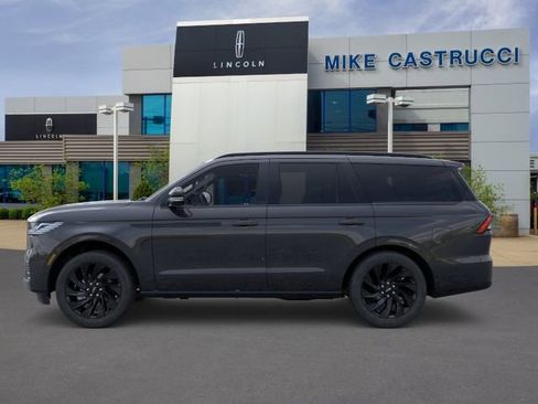 New 2025 Lincoln Navigator Reserve w/ Jet Appearance Package AWD/4WD image 3