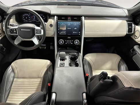 Used 2024 Land Rover Discovery Dynamic SE image 10