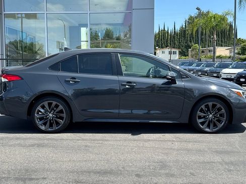 Used 2023 Toyota Corolla SE w/ SE Premium Package FWD image 4