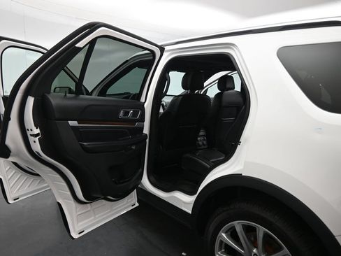 Certified 2017 Ford Explorer Limited FWD image 18
