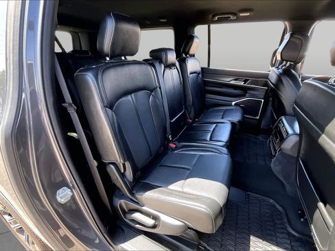 Used 2024 Jeep Wagoneer L Series II w/ Flexible Seating Group RWD image 18