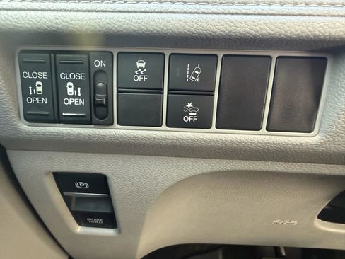 Used 2019 Honda Odyssey EX image 16