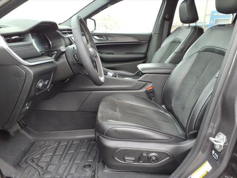 Used 2024 Jeep Grand Cherokee L Altitude image 3