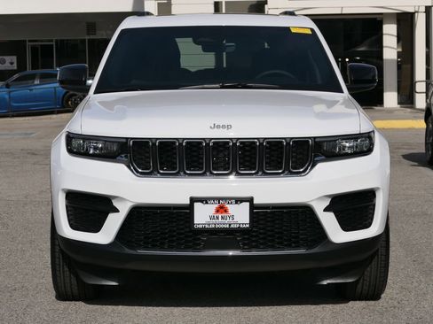 Used 2025 Jeep Grand Cherokee Laredo X image 7