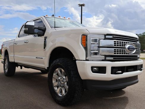 Used 2019 Ford F250 Platinum w/ Platinum Ultimate Package AWD/4WD image 5