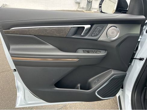 New 2026 Buick Enclave Avenir w/ Super Cruise Package AWD/4WD image 7