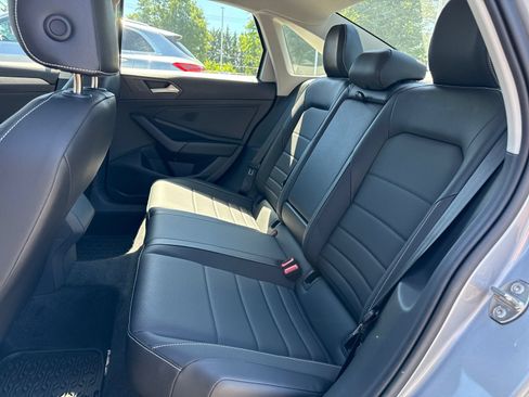 Certified 2023 Volkswagen Jetta SE w/ Panoramic Sunroof Package FWD image 25
