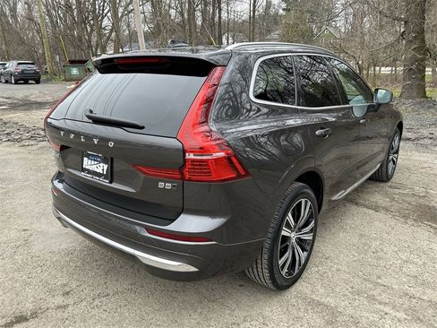 Certified 2022 Volvo XC60 B5 Inscription w/ Climate Package image 8