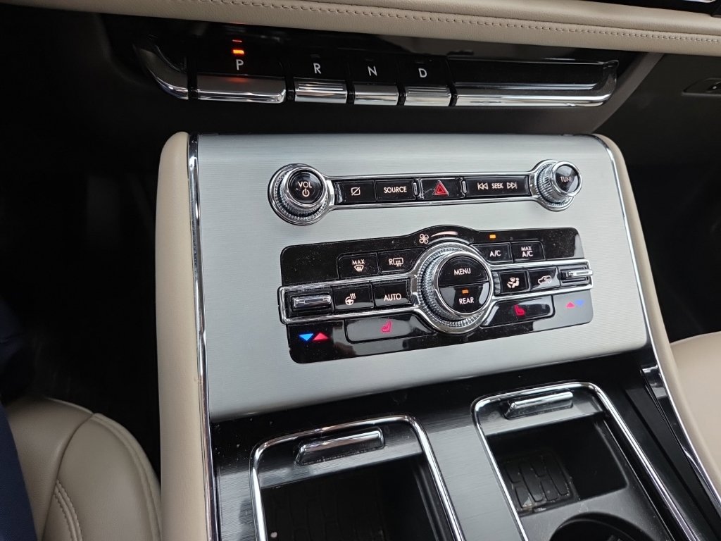 Used 2024 Lincoln Aviator AWD w/ Premium Package image 21