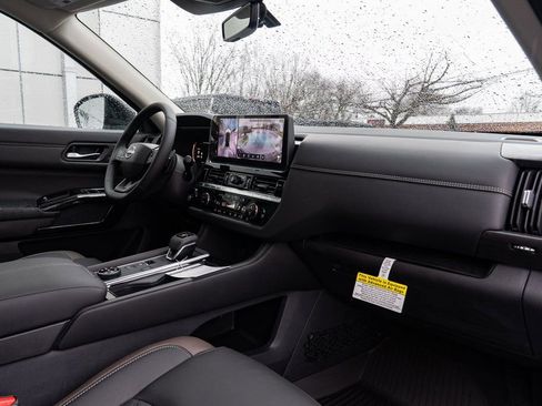 New 2026 Nissan Pathfinder Platinum image 31